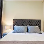 Hyde Park Paddington Spacious London Home